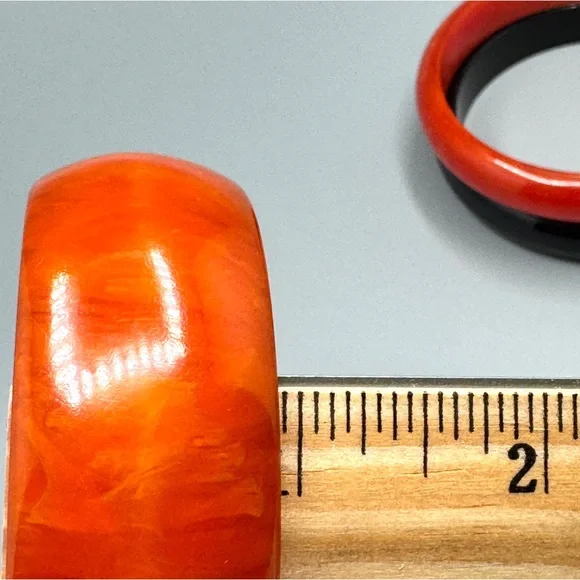VTG Lot-of-3 Bakelite (tested) Bangle Bracelets in Marble Red, Orange & Black
